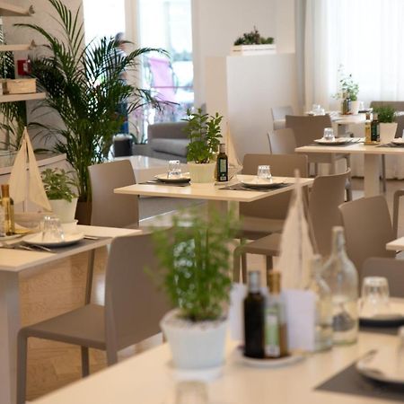 Hotel San Gottardo Riccione Eksteriør bilde