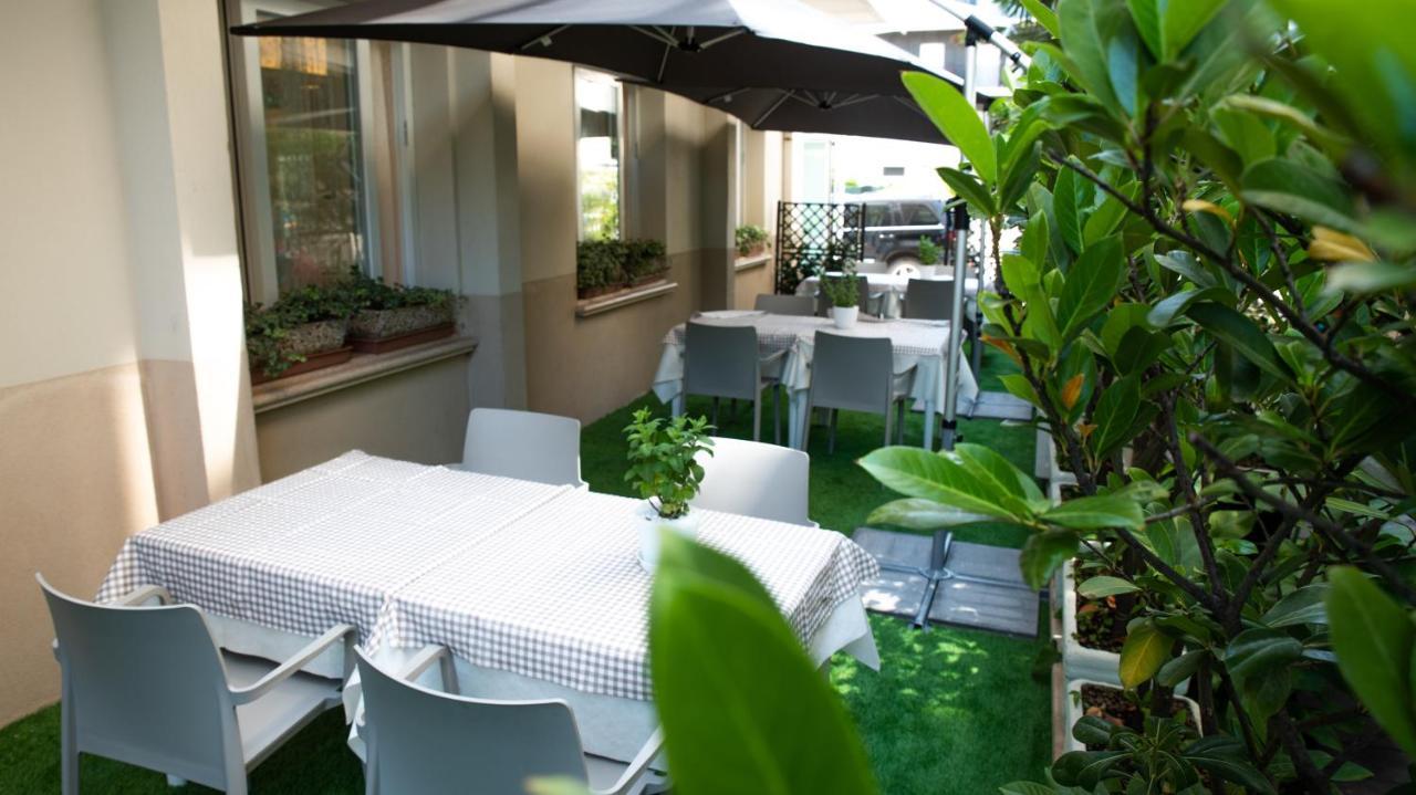 Hotel San Gottardo Riccione Eksteriør bilde