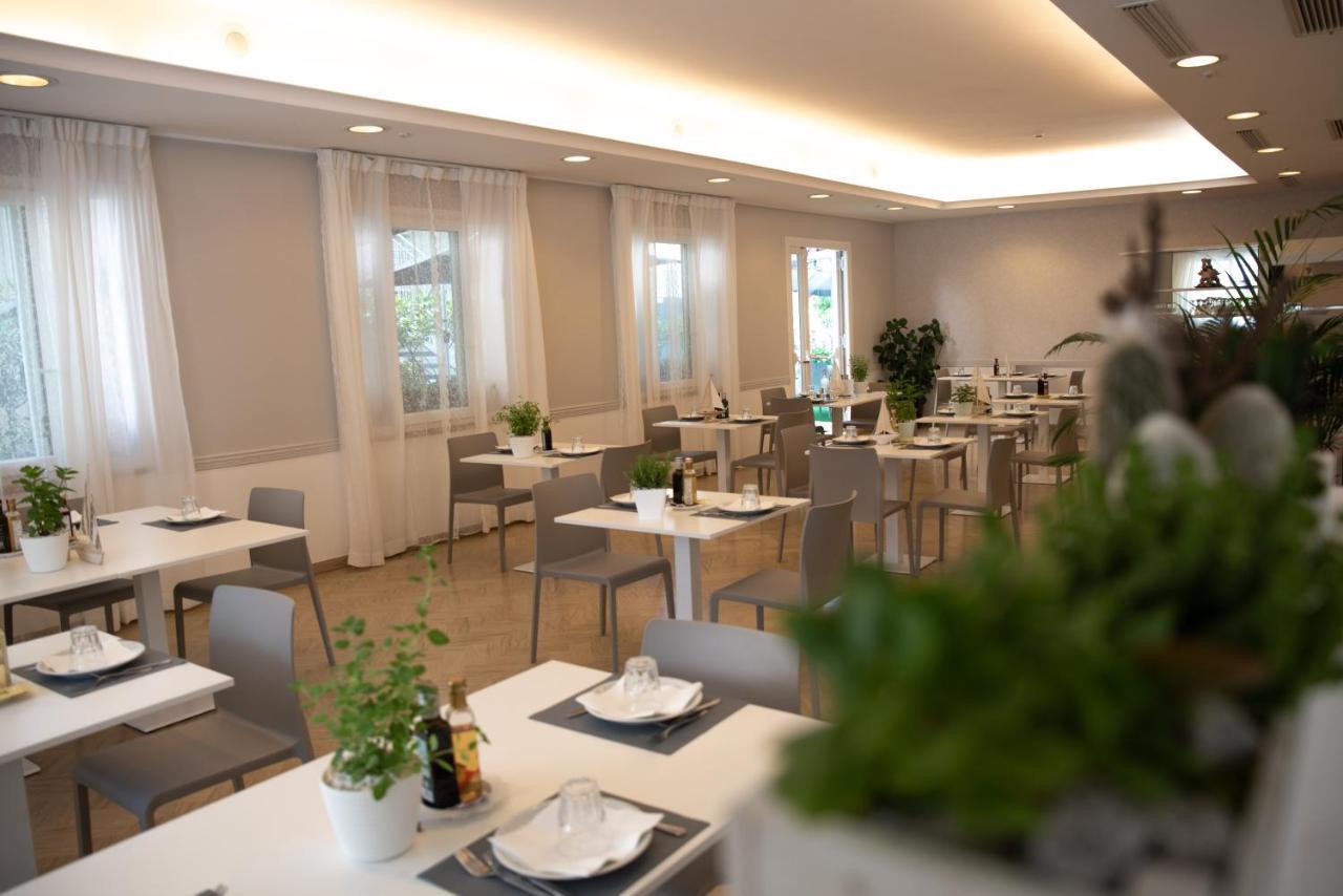 Hotel San Gottardo Riccione Eksteriør bilde